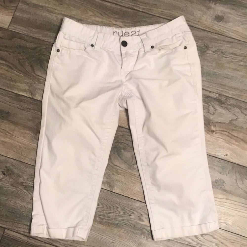 White Capri pants